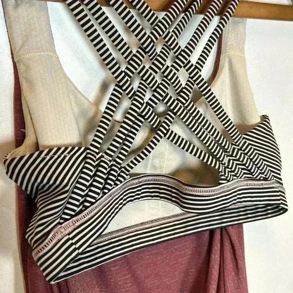 Lululemon Tank Top Built  In Sports Bra Athletic Exercise Gym Walk Run Workout - Picture 6 of 9